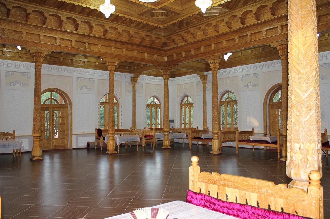Bahoriston Hotel Guliston Kültér fotó