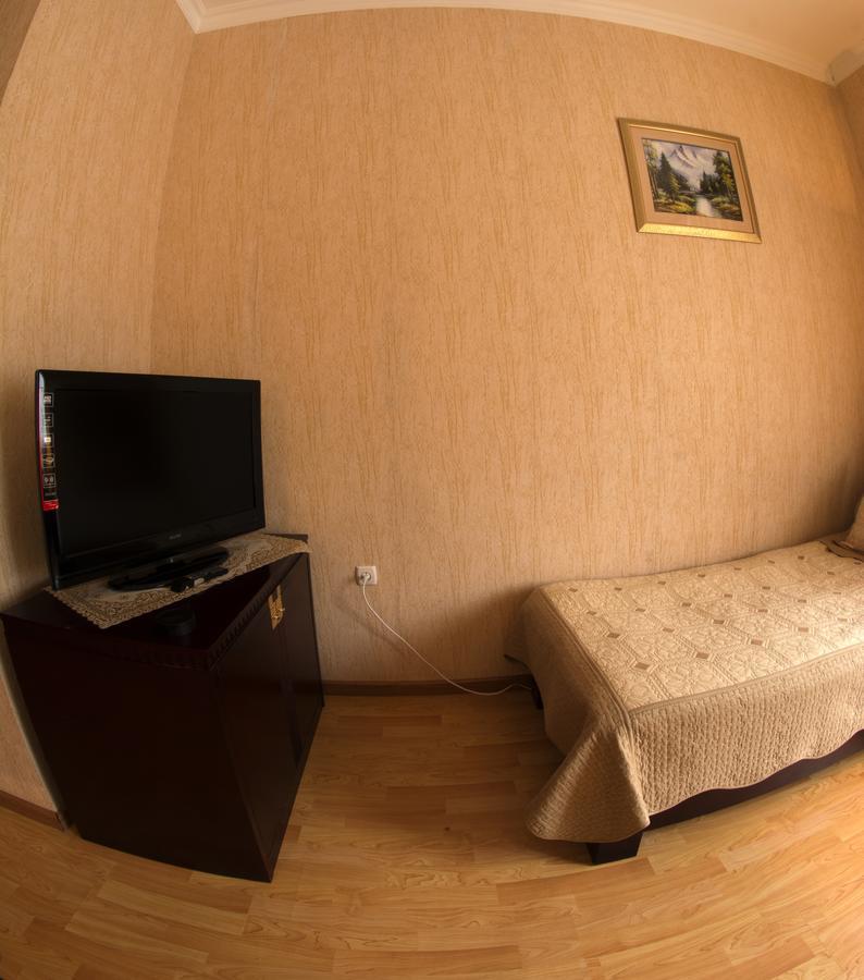 Bahoriston Hotel Guliston Kültér fotó